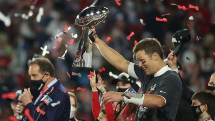 ¡Ups! Exigen que Tom Brady se disculpe por lanzar el trofeo Vince Lombardi