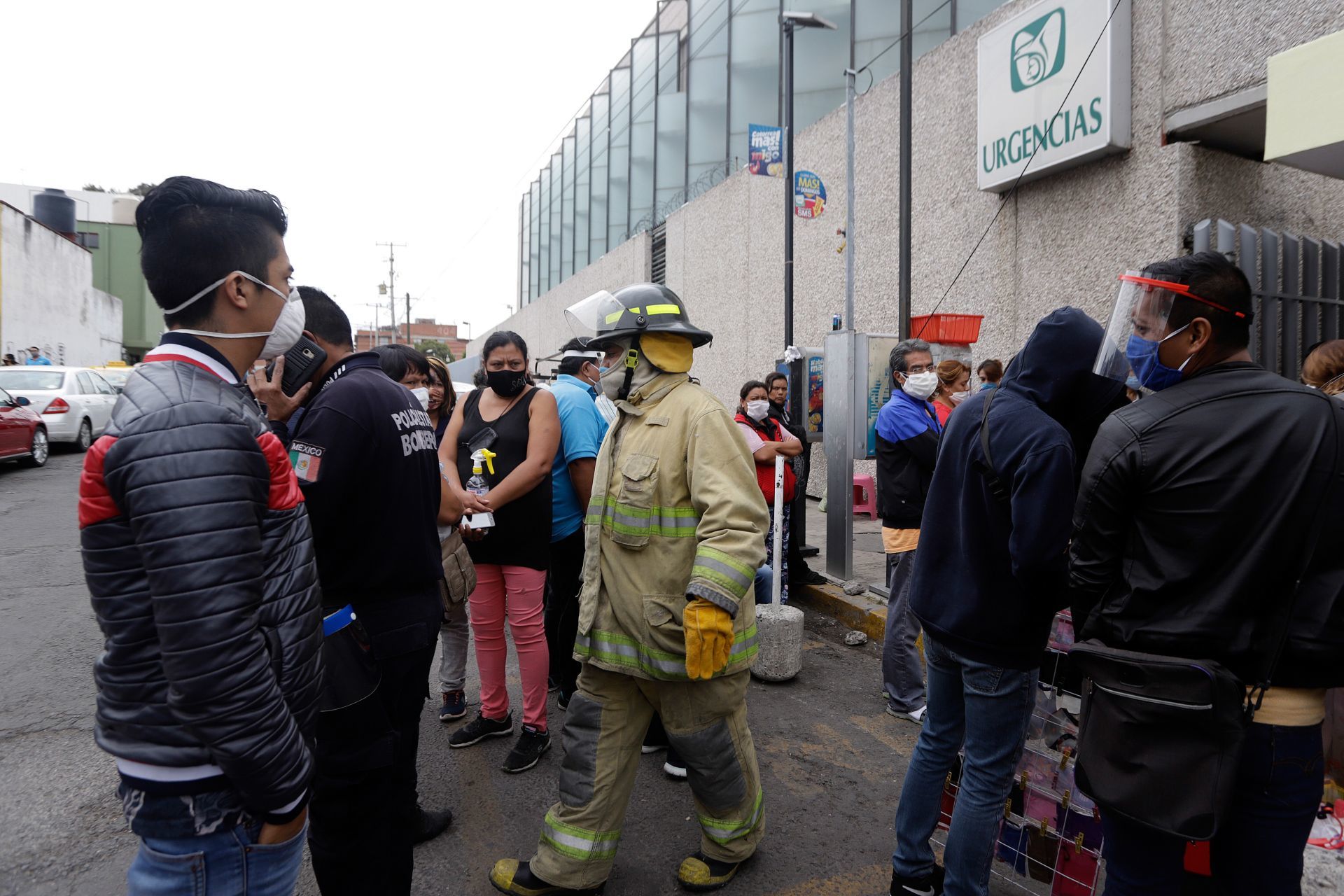 Chale: pobladores golpean a bomberos en Puebla por llegar tarde a un incendio