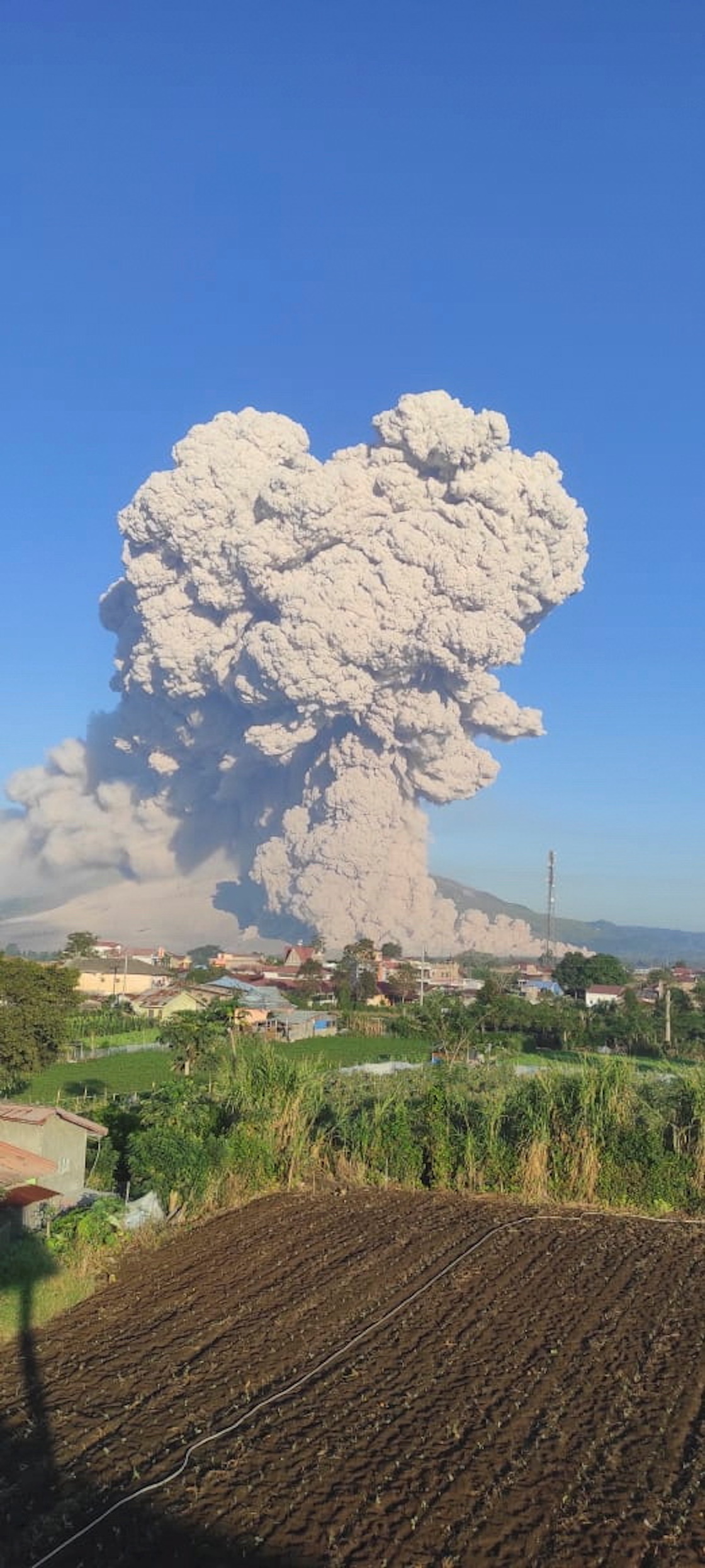 indonesia-columna-volcan