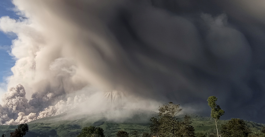 indonesia-volcan-humo