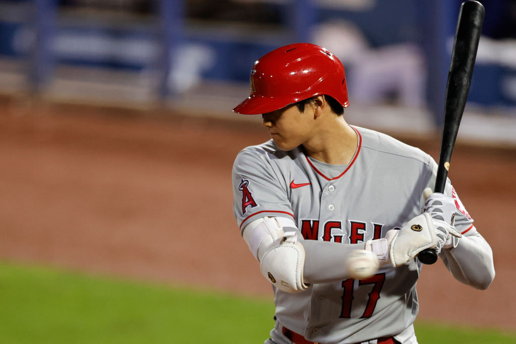 Shohei Ohtani hace de todo en el diamante