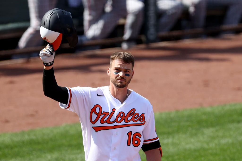 Trey Mancini es ovacionado por los fans de los Orioles