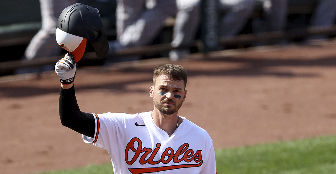 Afición de Orioles ovaciona a Trey Mancini después de superar al cáncer