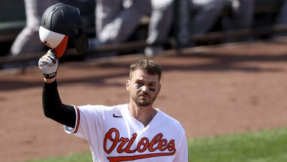 Afición de Orioles ovaciona a Trey Mancini después de superar al cáncer