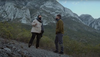 'Eres ecosistema': Yásnaya Aguilar y Gael García Bernal en el tráiler de 'El tema'