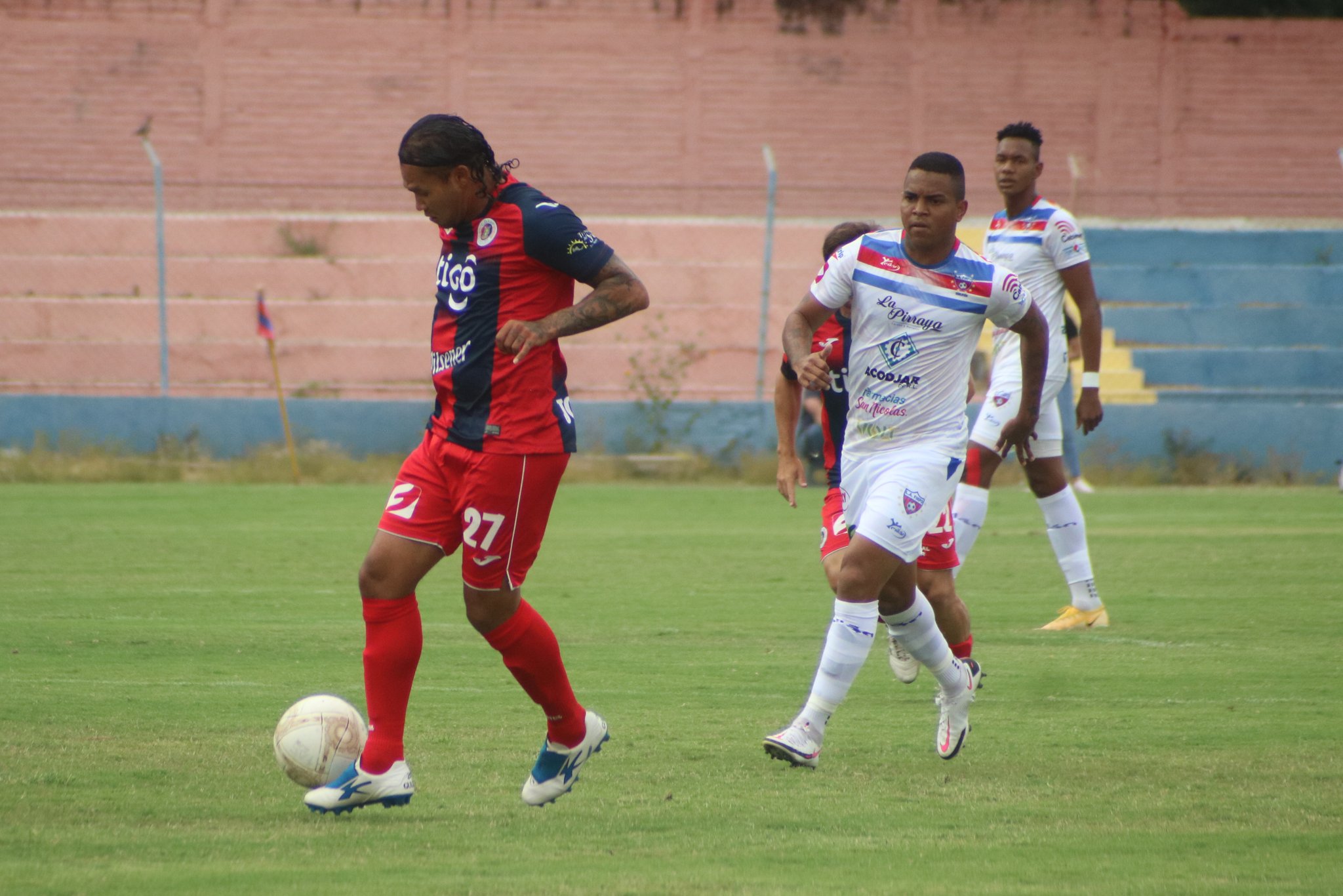 El gol de "media tijera" del 'Gullit Peña con el FAS de El Salvador