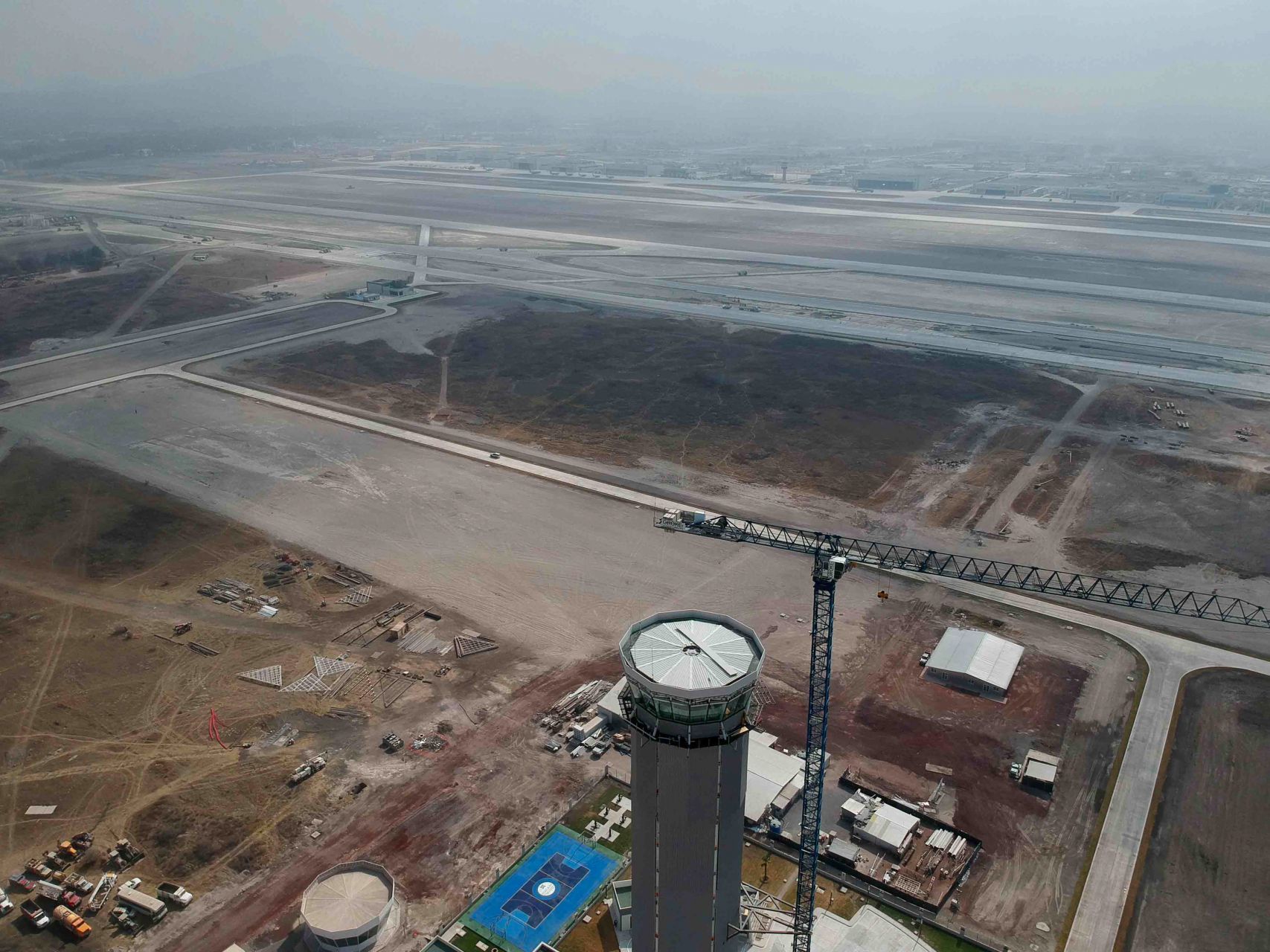 Critican al Gobierno Federal por el logo del aeropuerto de Santa Lucía