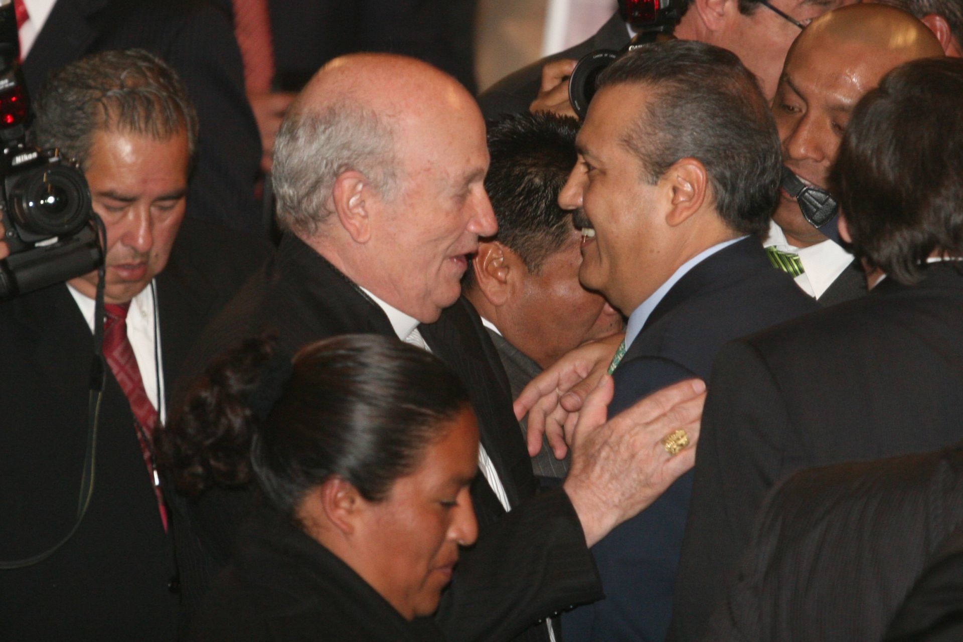 TOLUCA, ESTADO DE MÉXICO, 15SEPTIEMBRE2011.- Un grafitti con la cara de Eruviel Avila Villegas nuevo gobernador del Estado de México se observa a las afueras donde rindio protesta como nuevo mandatario mexiquense.