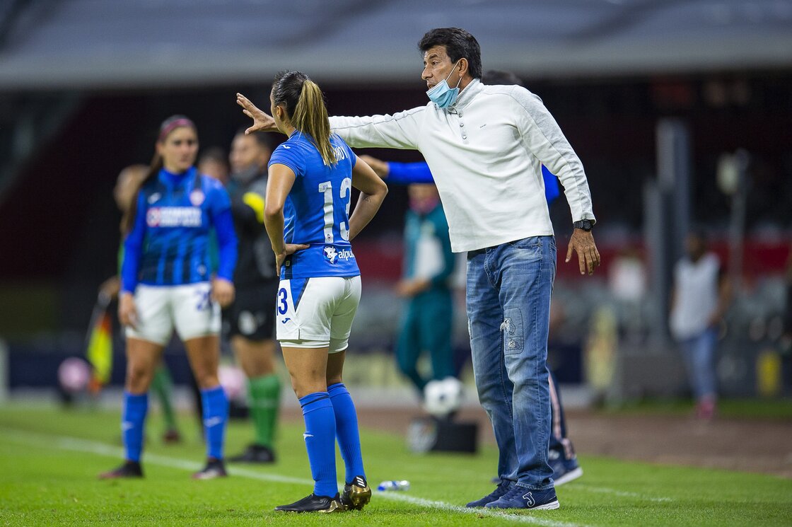 Roberto Pérez Loarca, el DT que llevó a Cruz Azul Femenil a su primera Liguilla