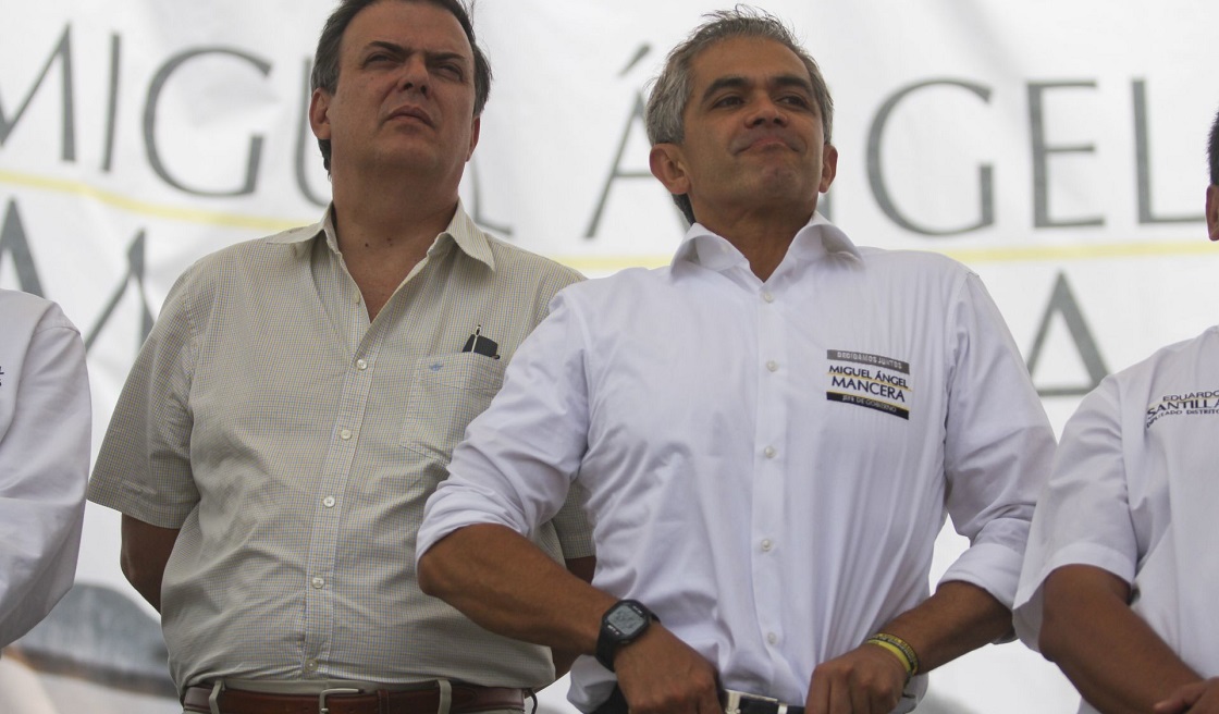 MÉXICO, D.F., 20MAYO2012.- Marcelo Ebrard Casaubon, jefe de gobierno capitalino junto a Miguel Ángel Mancera durante el inicio de campaña de Leonel Lunas, candidato del PRD a la jefatura delegacional en Álvaro Obregón.FOTO: ENRIQUE ORDÓÑEZ /CUARTOSCURO.COM