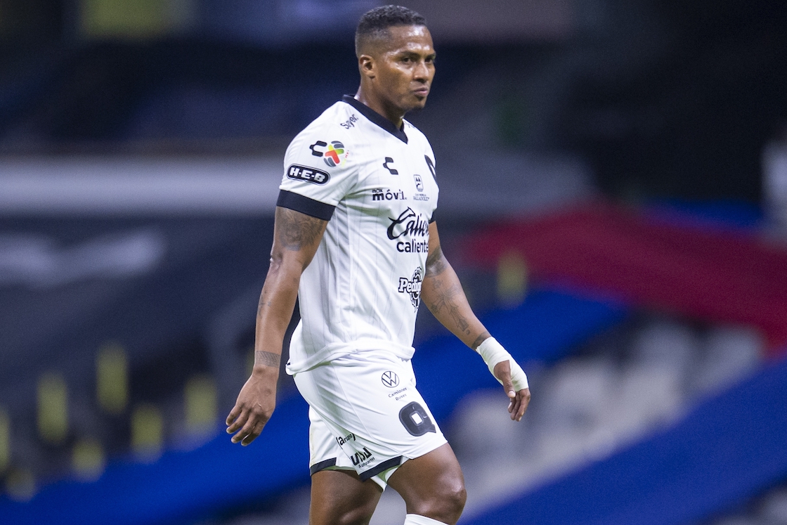 Antonio Valencia anuncia su retiro con Querétaro debido a lesiones