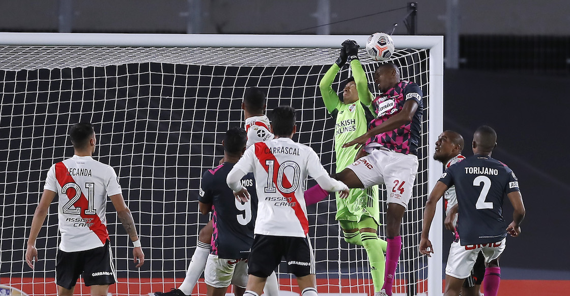 ¡Portero ambulante! Las atajadas de Enzo Pérez en el triunfo de River Plate en la Copa Libertadores