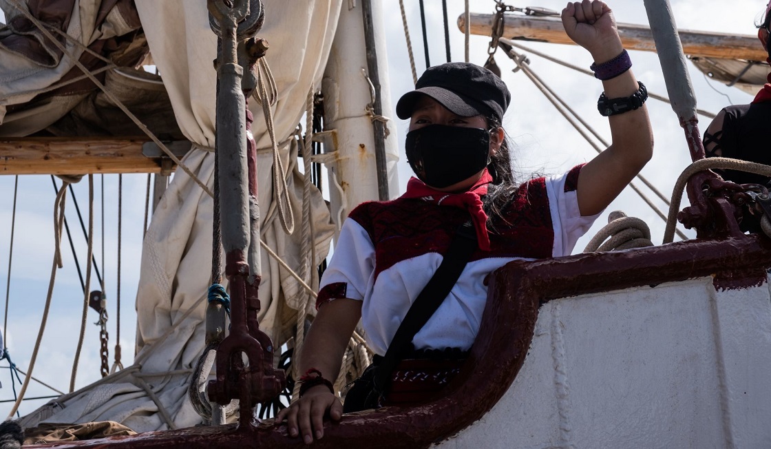 ISLA MUJERES, QUINTANA ROO, 02MAYO2021.- La delegación marítima Escuadrón 421 del Ejército Zapatista de Liberación Nacional zarpó esta tarde desde la Isla Mujeres rumbo a Europa, los siete hombres y mujeres que viajaron durante más de seis semanas en La Montaña fueron despedidos por integrantes del Congreso Nacional Indigena y personas de la sociedad civil. El navío La Montaña llegará a Vigo, Galicia donde los compañeros serán recibidos por diferentes colectivos europeos y recorrerán varias regiones del viejo continente para compartir saberes sobre luchas y organizaciones.