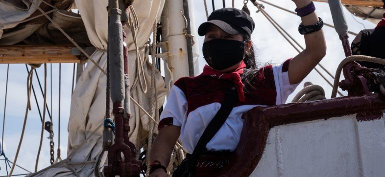 ISLA MUJERES, QUINTANA ROO, 02MAYO2021.- La delegación marítima Escuadrón 421 del Ejército Zapatista de Liberación Nacional zarpó esta tarde desde la Isla Mujeres rumbo a Europa, los siete hombres y mujeres que viajaron durante más de seis semanas en La Montaña fueron despedidos por integrantes del Congreso Nacional Indigena y personas de la sociedad civil. El navío La Montaña llegará a Vigo, Galicia donde los compañeros serán recibidos por diferentes colectivos europeos y recorrerán varias regiones del viejo continente para compartir saberes sobre luchas y organizaciones.