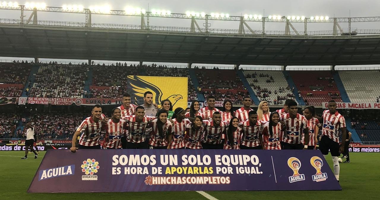 ¡Genios! Con escudos incompletos, esta campaña apoya al futbol femenil en Colombia