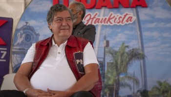 TIJUANA, BAJA CALIFORNIA, 09MAYO2021.- Jorge Hank Rhon, candidato a la gubernatura de Baja California por el Partido Encuentro Solidario (PES), estuvo presente en el fraccionamiento Santa Fe para comprometerse con un proyecto de inversión superior a los 600 millones de pesos.