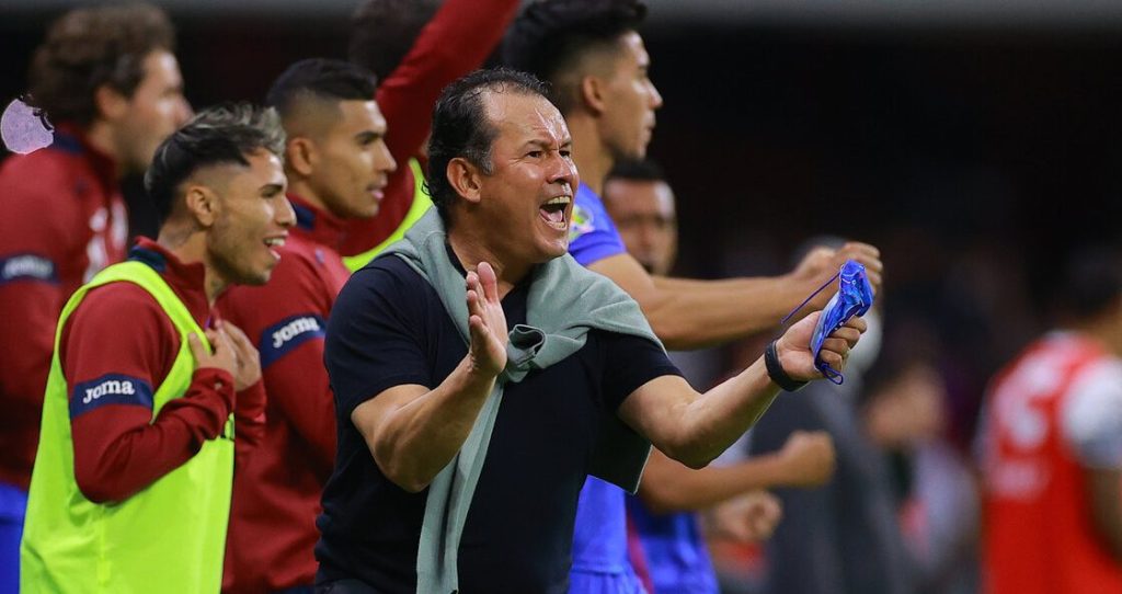 Juan Reynoso, el artífice del último título de Cruz Azul que busca terminar la sequía celeste