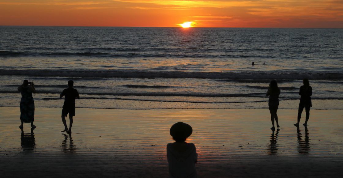 mesero-salva-niña-puerto-vallarta