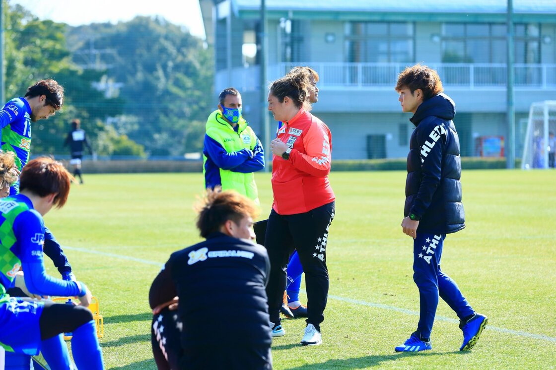 ¿Quién es Milagros Martínez, la primera mujer que dirige un equipo varonil en Japón?