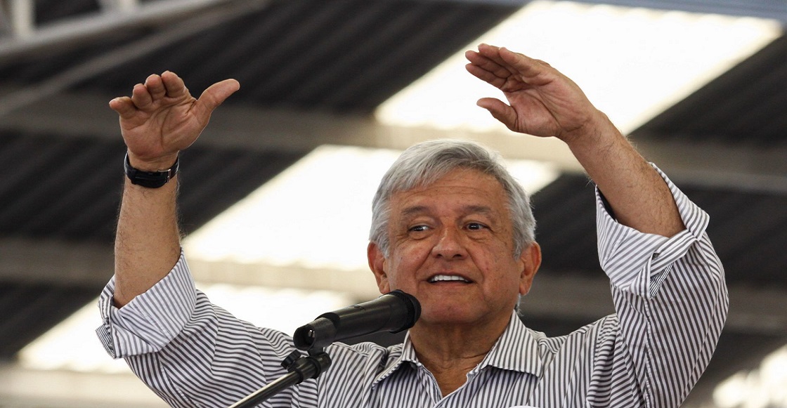 ZUMPANGO, ESTADO DE MÉXICO, 04MARZO2015.- Andres Manuel Lopez Obrador, fundador del Movimiento de Regeneración Nacional (Morena) durante una conferencia magistral sobre la situación socioeconomica y politica de México que se realizó a un costado del mercado municipal de Zumpango dando así inicio a una gira de trabajo por el Estado de México.