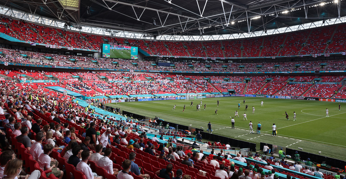 Reportan grave a aficionado que cayó de las tribunas de Wembley durante el Inglaterra-Croacia