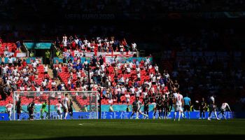 Reportan grave a aficionado que cayó de las tribunas de Wembley durante el Inglaterra-Croacia