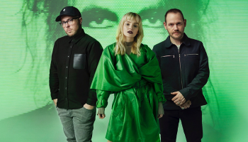 Chvrches anuncian nuevo disco y estrenan "How Not To Drown" con Robert Smith