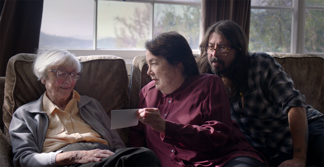 Dave Grohl y su mamá estrenan la serie 'From Cradle To Stage' en Paramount+