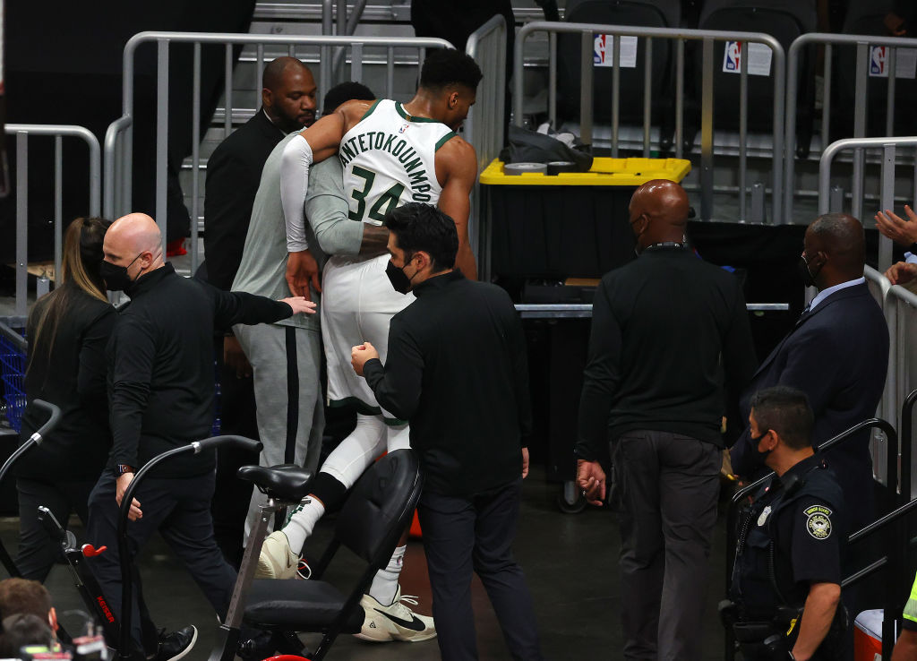  Giannis Antetokounmpo, en duda ara el quinto juego ¿Qué pierden los Bucks sin su estrella?