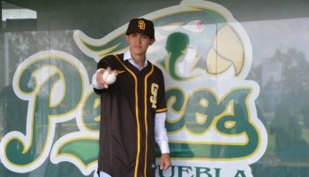 Los Padres de San Diego firmaron al mexicano Manuel Castro como pitcher prospecto