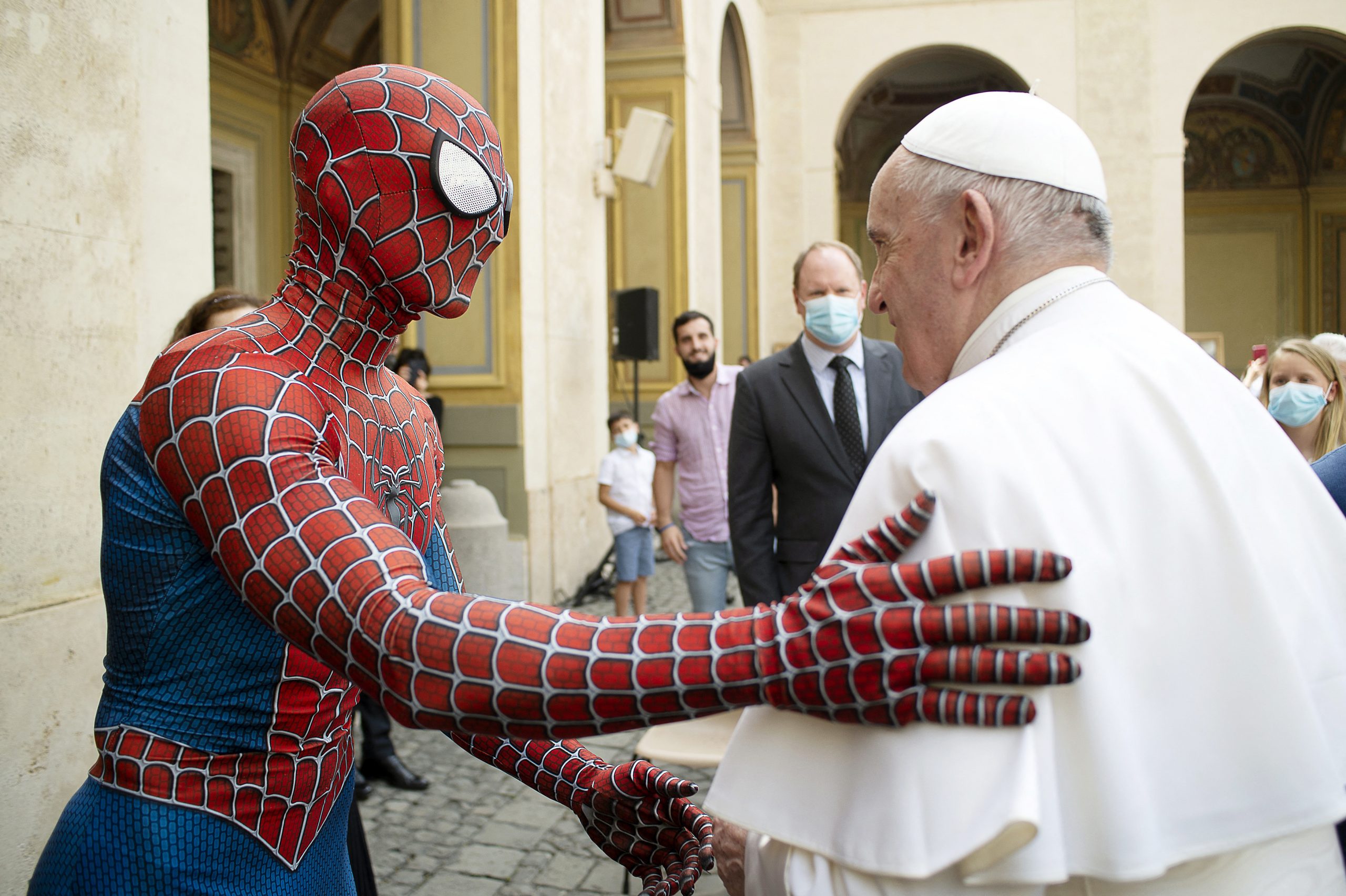 Y a todo esto, ¿por qué fue Spider-Man al Vaticano a visitar al papa Francisco?