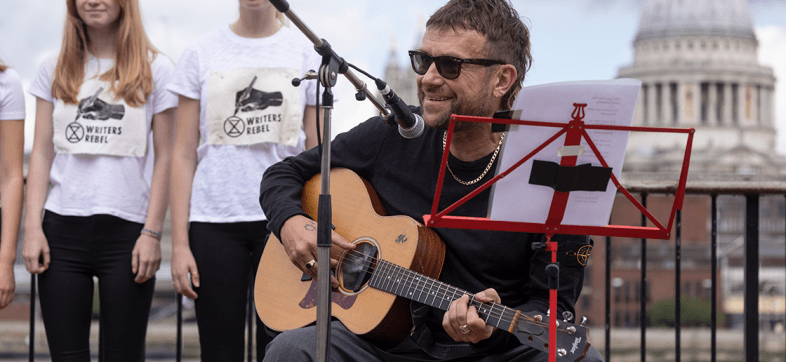 Damon Albarn nos llena de melancolía con su nueva rola "Polaris"