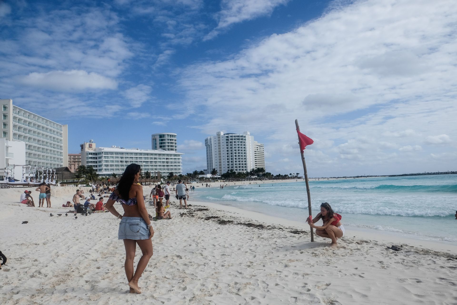 Un caso más: 26 estudiantes de Bolivia viajan a Cancún y se contagian de COVID-19