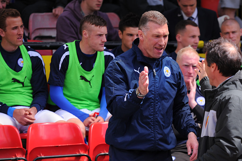 Harry Kane y Jamie Vardy en el banquillo del Leicester City