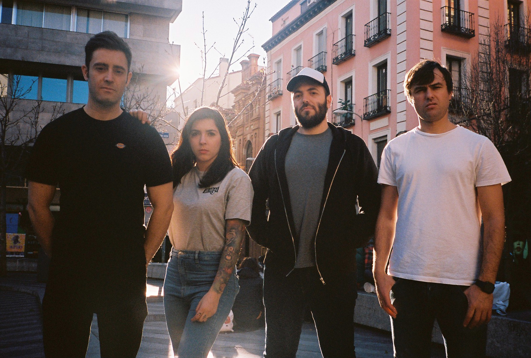 La La Love You: La banda española que te hará bailar con su pop punk pegajoso