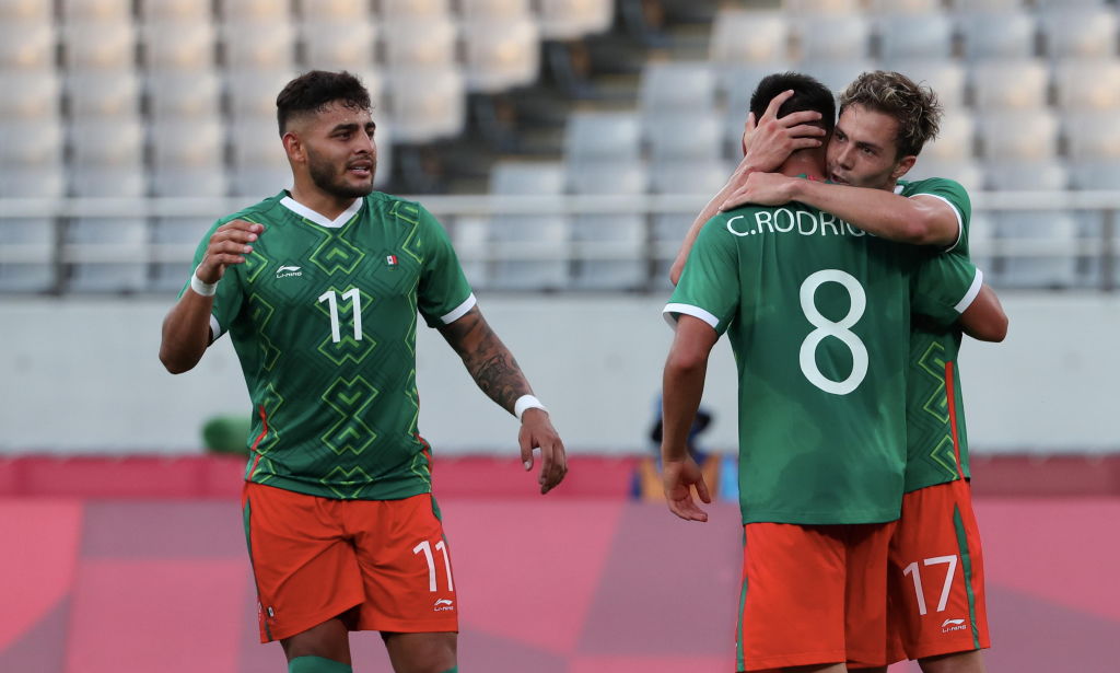 México celebra gol ante Francia