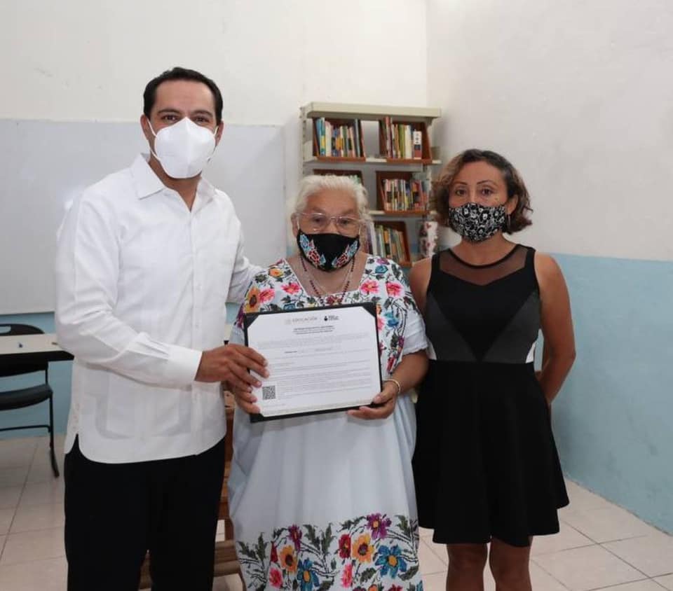 Mujer de 70 años concluye la primaria en Yucatán