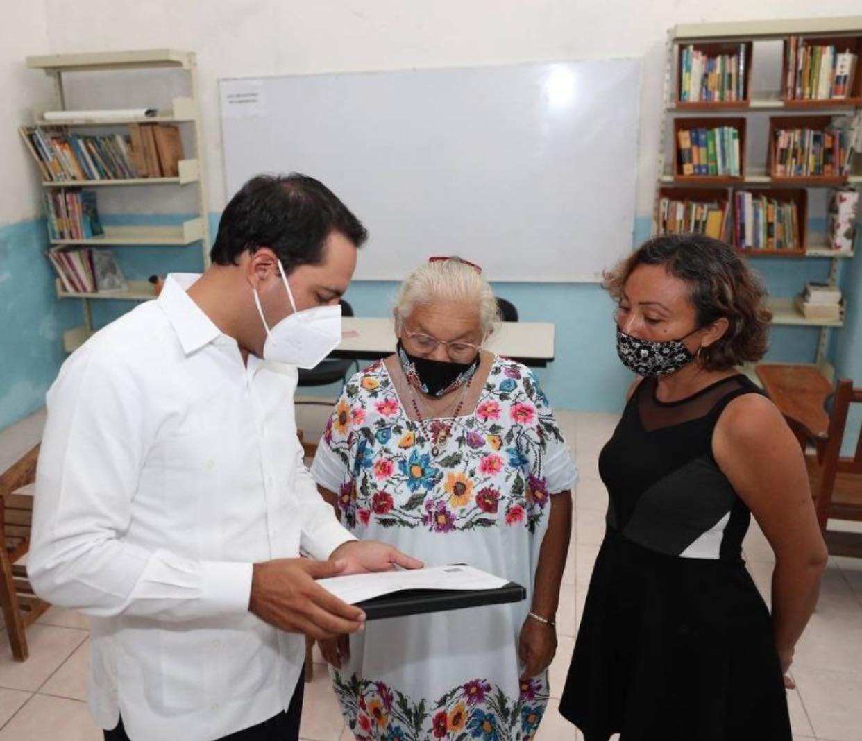 Mujer de 70 años concluye la primaria en Yucatán