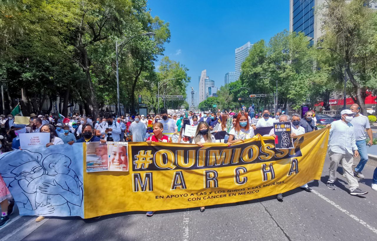 Padres de niños con cáncer marchan en CDMX por la falta de medicamentos y quimioterapias