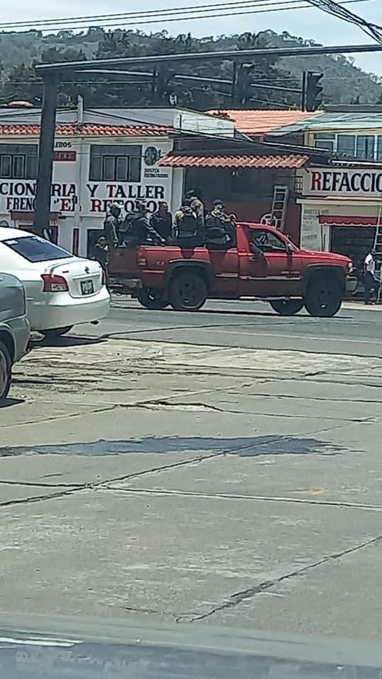 Reportan caravana de hombres armados recorriendo las calles de Pátzcuaro