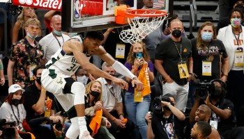 La salvaje clavada con la que Antetokounmpo deja a los Bucks a un triunfo del título de la NBA