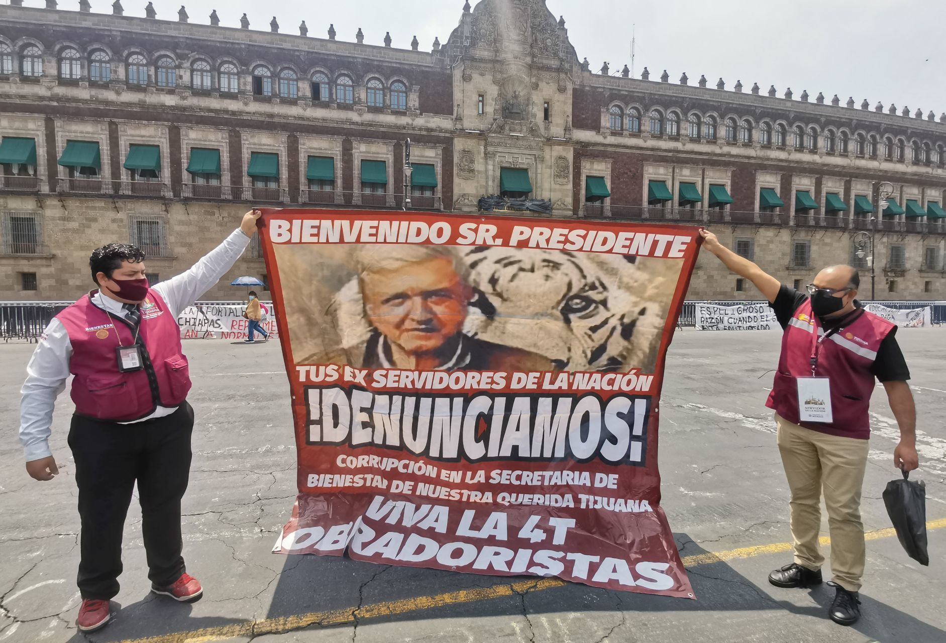 Servidores de la Nación protestaron en Palacio Nacional por mejores condiciones laborales