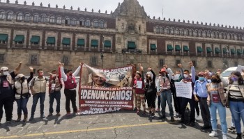 Servidores de la Nación protestaron en Palacio Nacional por mejores condiciones laborales