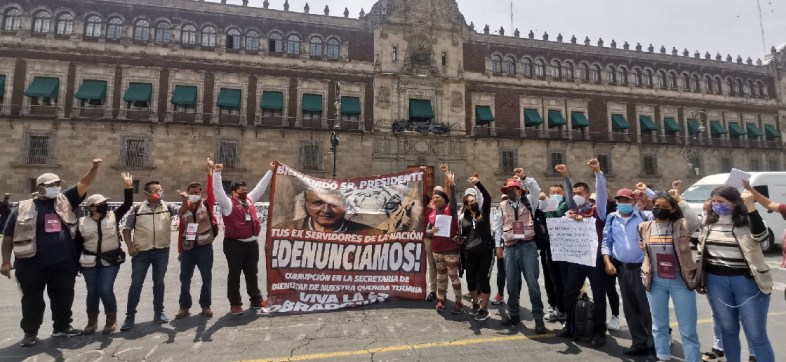 Servidores de la Nación protestaron en Palacio Nacional por mejores condiciones laborales