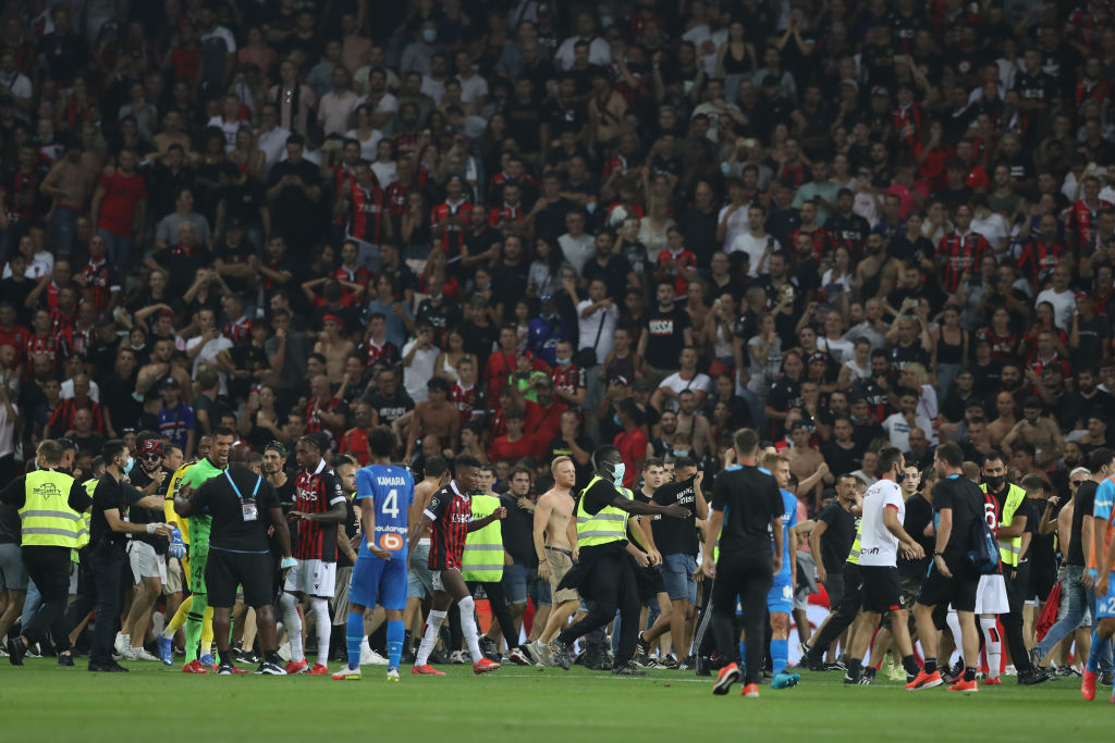 WTF!? Así fue la invasión de campo en el Niza vs Marsella tras agresión a Dimitri Payet