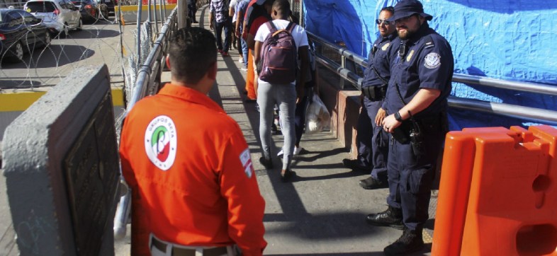 Funcionario de aduana en Tamaulipas es captado pidiendo soborno