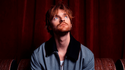 FINNEAS anuncia su disco debut con la rola "A Concert Six Months From Now"