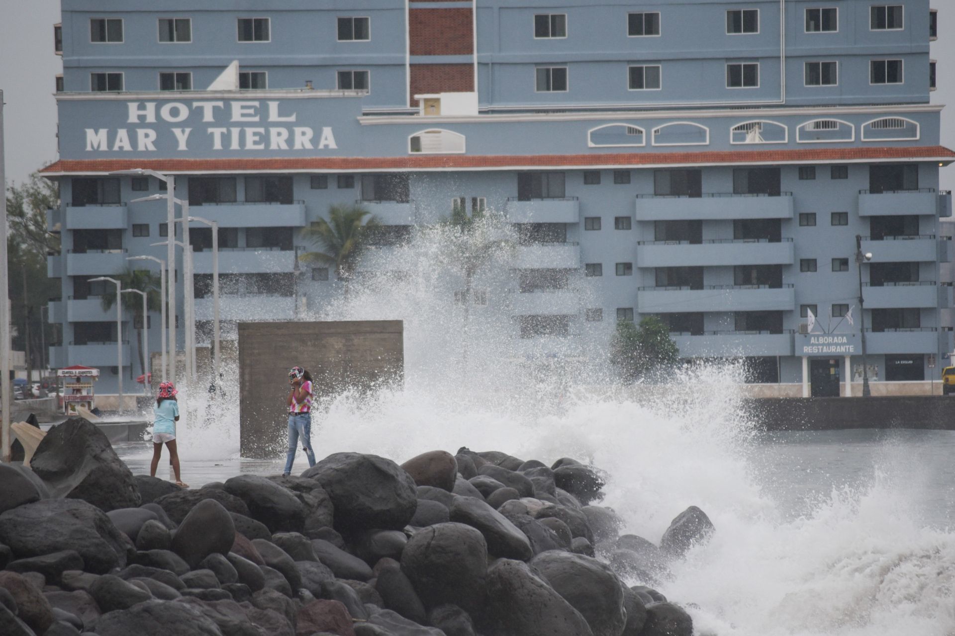 En imágenes: Los estragos por la llegada del huracán Grace a territorio mexicano