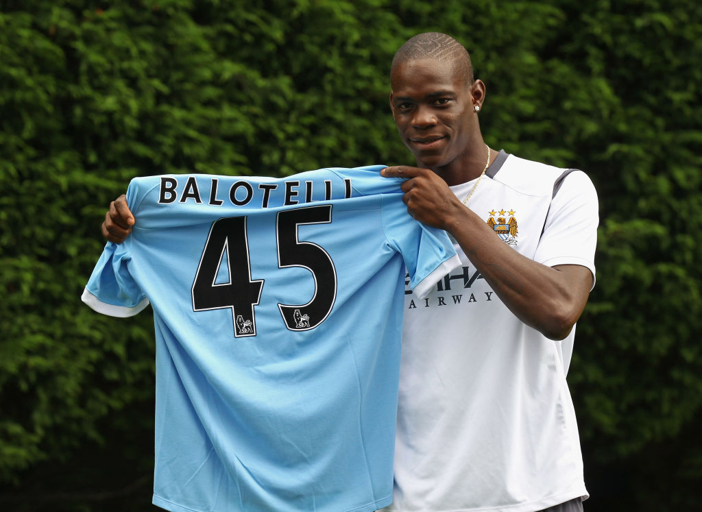 Mario Balotelli en su presentación con el Manchester City