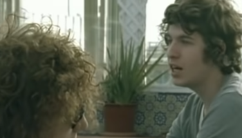 The Kooks nos cuentan por qué grabaron el video de "She Moves in Her Own Way" en México